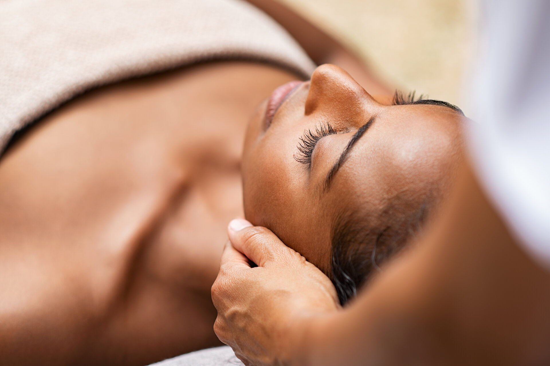 spa head massage